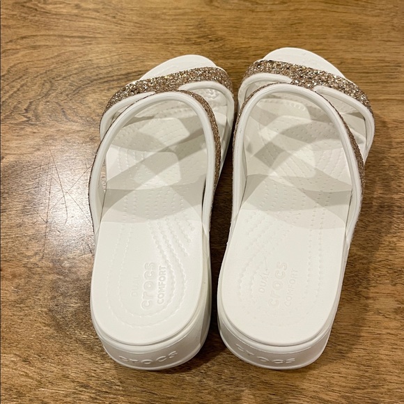 Crocs Monterey Shimmer Slip On Wedge Sandal - Picture 2 of 4